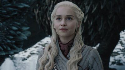 Imagem da notícia Game of Thrones: Emilia Clarke diz que episódio 5 trará uma batalha maior que a de Winterfell