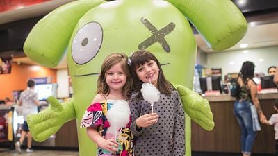 Imagem da notícia UglyDolls: João Côrtes e dubladores marcam presença em pré-estreia para toda a família