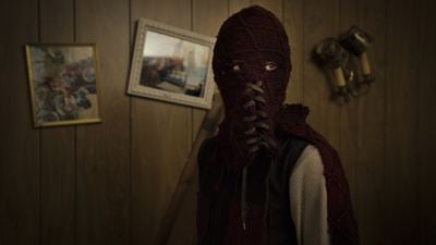 Brightburn: Super criança do mal aterroriza garçonete em clipe para maiores