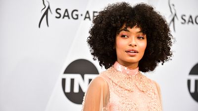 Imagem da notícia Conheça Yara Shahidi, a protagonista de O Sol Também é uma Estrela