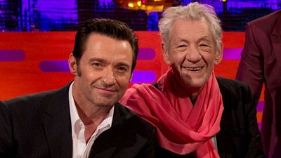 Imagem da notícia Hugh Jackman faz público cantar parabéns para Ian McKellen