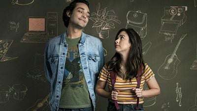 Imagem da notícia Shippados: Tatá Werneck e Eduardo Sterblitch retratam as confusões do amor em tempos tecnológicos (Primeiras Impressões)