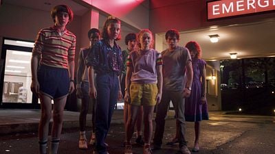 Imagem da notícia Stranger Things: 3ª temporada ganha novo cartaz com a gangue reunida