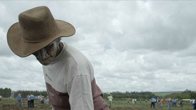 Imagem da notícia Olhar de Cinema 2019: Sessão de estreia de documentário sobre o MST ganha presença de integrantes