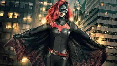 Imagem da notícia Batwoman: Ruby Rose ajuda cidadã de Gotham em novo teaser
