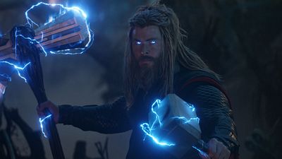 Imagem da notícia Vingadores: Chris Hemsworth publica vídeo cantando Johnny Cash vestido como Thor gordo no set de Ultimato