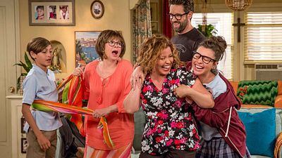 Imagem da notícia One Day at a Time é resgatada do cancelamento e terá quarta temporada