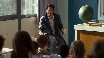 Imagem da notícia Amor à Segunda Vista: Comédia francesa sobre realidades paralelas ganha novo clipe (Exclusivo)