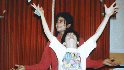 Imagem da notícia Deixando Neverland: Fã-clube francês de Michael Jackson abre processo contra acusadores do filme