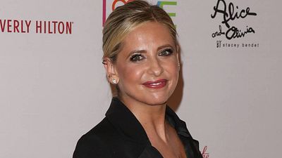 Imagem da notícia Sarah Michelle Gellar prepara retorno à TV com nova série: Other People's Houses