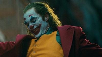 Coringa: Joaquin Phoenix abraça o caos no trailer final