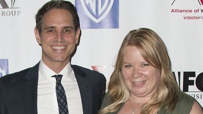 Imagem da notícia Netflix dá sinal verde para nova série produzida por Greg Berlanti e Julie Plec