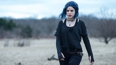 Imagem da notícia Titãs: Ravena, Estelar e Dick Grayson ganham cartazes individuais da 2ª temporada