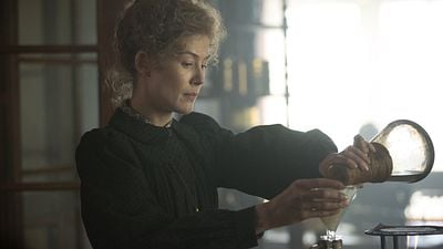 Imagem da notícia Radioactive: Rosamund Pike vive a cientista Marie Curie no trailer da biografia