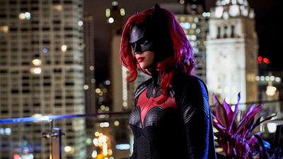 Imagem da notícia Batwoman: Ruby Rose revela que fez cirurgia de emergência após acidente no set de filmagens 