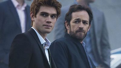 Imagem da notícia Riverdale: Trailer da 4ª temporada promete despedida emocionante para Luke Perry