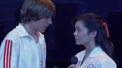 Imagem da notícia High School Musical: Astros da série cantam "Breaking Free" pela primeira vez em evento