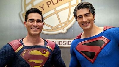 Imagem da notícia Crise nas Infinitas Terras: Flash encontra diferentes versões do Superman em fotos do crossover