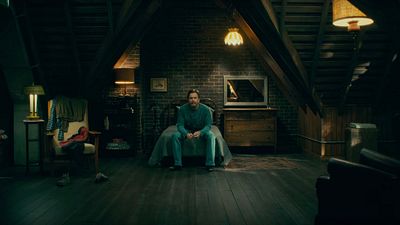 Imagem da notícia Doutor Sono: Danny revisita O Iluminado em novos cartazes nacionais