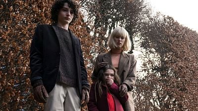 Imagem da notícia Finn Wolfhard é um garoto estranho no trailer do terror Os Órfãos