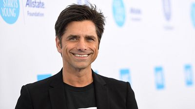 Imagem da notícia John Stamos vai estrelar série do produtor de Big Little Lies no Disney+
