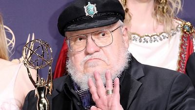 Imagem da notícia George R.R. Martin promete não escrever roteiros para spinoff até lançar novo livro de Game of Thrones