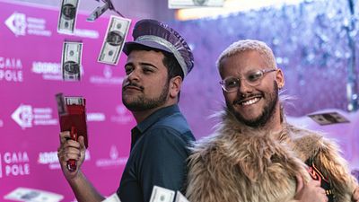 Imagem da notícia As Golpistas: Fãs viram Jennifer Lopez por uma noite em pré-estreia (Sessão AdoroCinema)