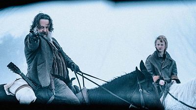 Imagem da notícia A Verdadeira História da Gangue de Ned Kelly: Filme com Russell Crowe e Nicholas Hoult ganha primeiro trailer