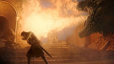 Imagem da notícia Game of Thrones: Criadores revelam por que Drogon queimou o Trono de Ferro 