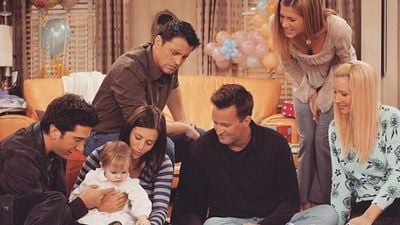 Imagem da notícia Friends: Intérprete de Emma relembra cena clássica com piadinha de ano novo