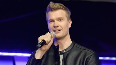 Imagem da notícia Star Wars: Intérprete de Chewbacca aprendeu o idioma wookie para impressionar Harrison Ford (Entrevista)