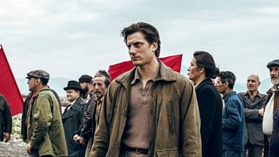 Imagem da notícia Martin Eden: Protagonista apaixonado quer se tornar um escritor em novo trailer (Exclusivo)