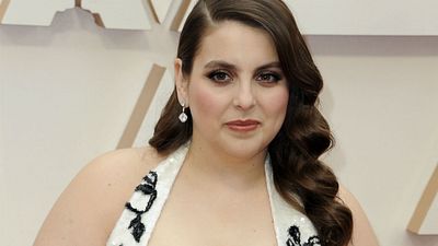Imagem da notícia Grey's Anatomy escala Beanie Feldstein, revelação de Fora de Série
