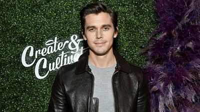 Imagem da notícia Netflix vai produzir filme baseado na vida de apresentador de Queer Eye