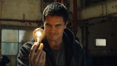 Imagem da notícia Code 8 - Renegados: Tudo sobre o filme da Netflix de Stephen e Robbie Amell
