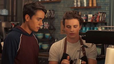 Imagem da notícia Love, Victor: Série adolescente ganha trailer e data de estreia