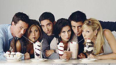 Imagem da notícia Friends: Elenco decidiu filmar reencontro depois do sucesso na Netflix, conta Lisa Kudrow