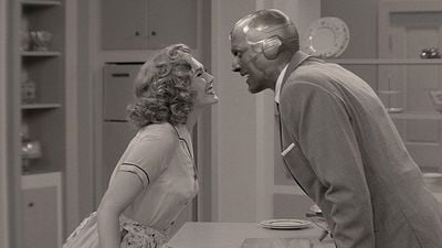 Imagem da notícia WandaVision: Marvel revela novas imagens da série de Feiticeira Escarlate e Visão