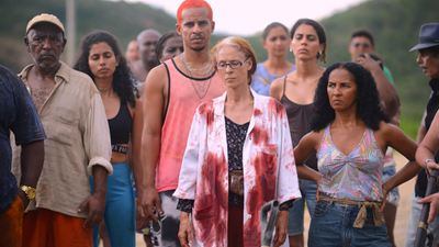 Tela Quente (30/11): Globo exibe Bacurau, filme estrelado por Silvero Pereira de A Força do Querer 