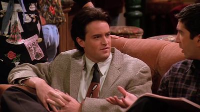 Imagem da notícia Friends: Ator convidado se desculpa com elenco da série