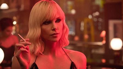 Imagem da notícia Para Atômica, Charlize Theron treinou cenas de ação com Keanu Reeves