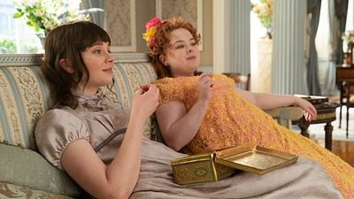Imagem da notícia Bridgerton: Dica sobre identidade de Lady Whistledown aparece no 1º capítulo