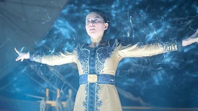 Imagem da notícia Sombra e Ossos na Netflix: Por que Alina teve que se afastar de Mal para acessar seus poderes?