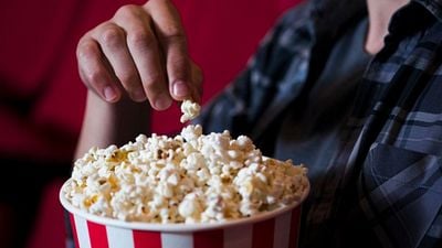 Imagem da notícia Qual a melhor comida para acompanhar filmes e séries em casa? Confira os eletrodomésticos em promoção na Amazon