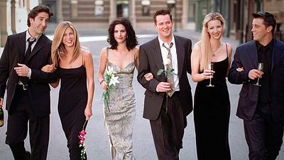Imagem da notícia Friends: Além do episódio especial da série, fãs poderão dormir no apartamento de Mônica e Rachel