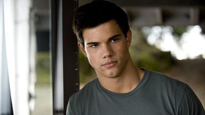 Imagem da notícia Crepúsculo: Sumido das telas, Taylor Lautner arruma emprego na Netflix