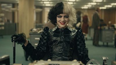 Imagem da notícia Cruella: Sabia que Emma Stone usa 47 figurinos diferentes? Descubra a história por trás das roupas da vilã