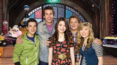 Imagem da notícia Revival de iCarly: Miranda Cosgrove recria famoso meme em nova abertura da série; confira