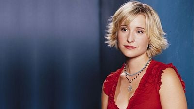 Imagem da notícia Allison Mack, atriz de Smallville, pede desculpas por envolvimento em seita sexual