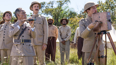 Imagem da notícia O Hóspede Americano: Minissérie brasileira da HBO Max abriu estrada para gravar na selva (Entrevista)